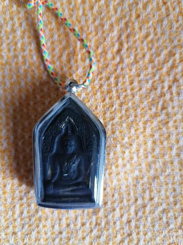 Customer photo review of Amulette de charme Phra Khunpen Dam Pim Khamakan - Très Vénérable LP Koon.