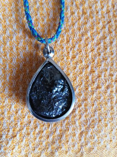 Customer photo review of Pendentifs en pierre sacrée Kod Lek Lai.