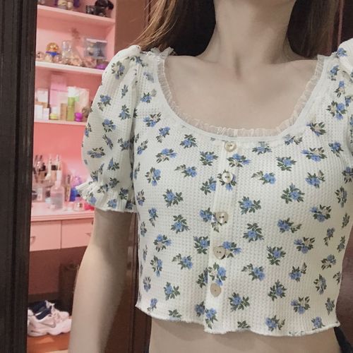 Customer photo review of Love button floral sleeve puff sleeve thinning navel top