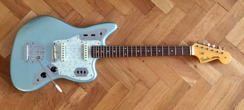 Customer photo review of Eames Dots - Jaguar Pickguard - Sonic Blue on Ivory