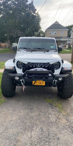 Customer photo review of Shark Grille - White & Black (18-19 Wrangler JL)