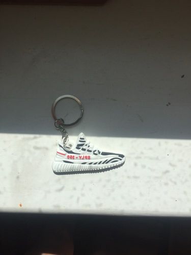 Customer photo review of Porte Clé <br/>Yeezy Boost 350