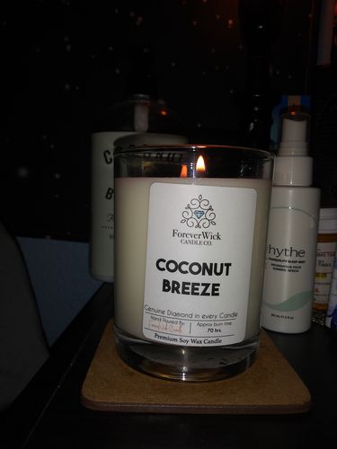 Customer photo review of Coconut Breeze Diamond Candle