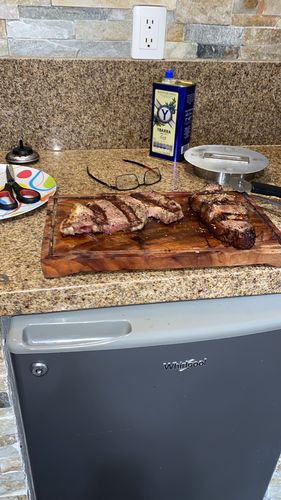 Reseña con foto de un cliente sobre Rib Eye Steak