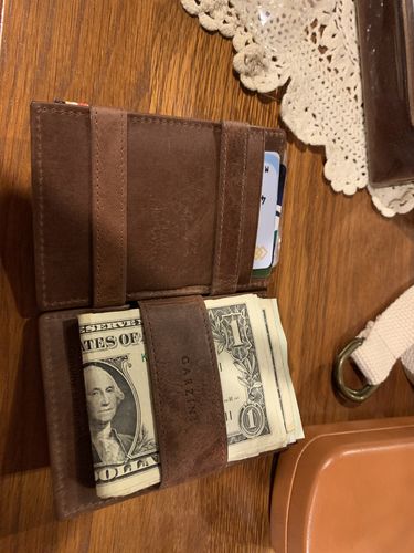 Customer photo review of Cavare Magic Wallet Card Sleeves Brushed