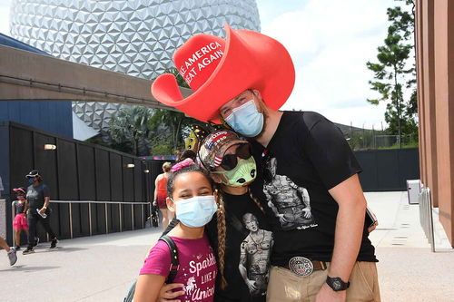 Customer photo review of The Don Tri-Blend T-Shirt (PREMIUM)