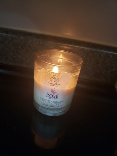 Customer photo review of Rosè All Day Diamond Candle