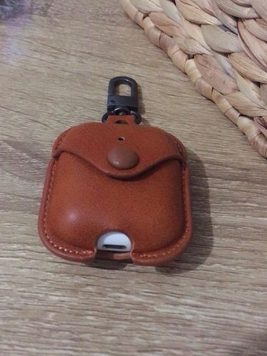 Customer photo review of Étui Airpods Cuir