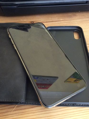 Customer photo review of Apple iPhone XS Max 256GB Silver Unlocked Refurbished Good