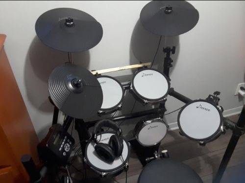 Customer photo review of Donner DED-200 Electric Drum Set with 5 Drums 3 Cymbals, Drum Throne,Headphone,Sticks,Audio Cable