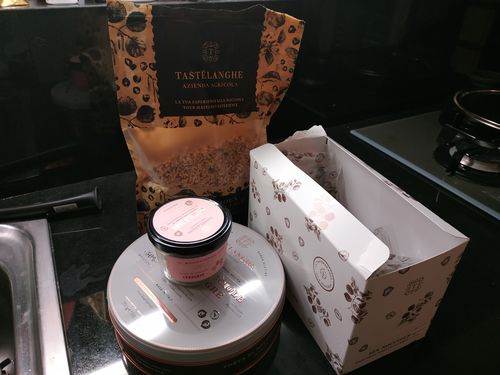 Customer photo review of Torta di Nocciole Tastëlanghe + Crema di Nocciole + Confezione Nocciola "Tostata"