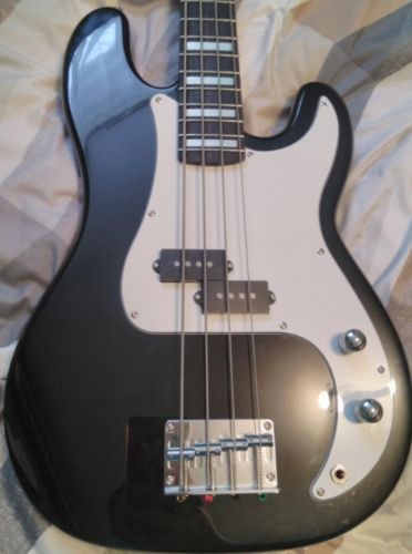 Customer photo review of Donner Electric Bass Guitar 4 String Full Size for Beginner with Bag, Guitar Strap, Guitar Cable (Black, DPB-510D)