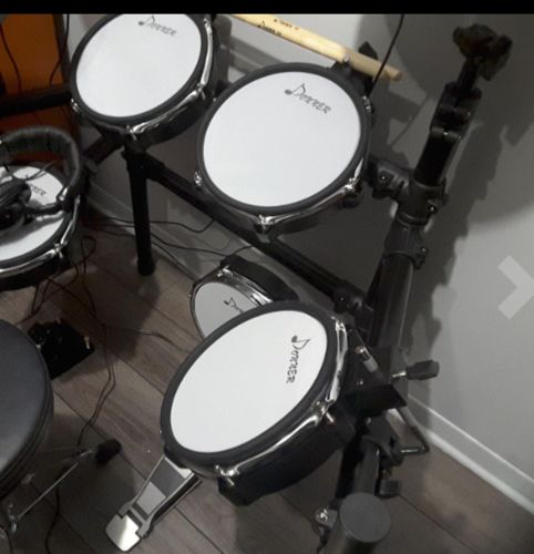 Customer photo review of Donner DED-200 Electric Drum Set with 5 Drums 3 Cymbals, Drum Throne,Headphone,Sticks,Audio Cable
