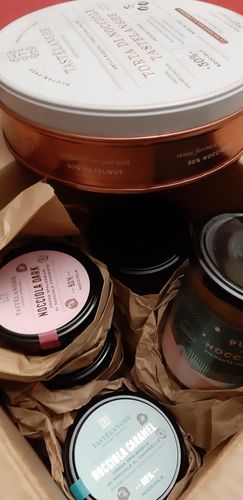Customer photo review of Torta di Nocciole Tastëlanghe (Box Torta)