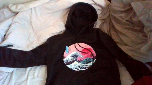 Customer photo review of Sweat à Capuche Kana 70s'