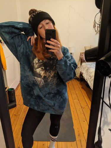 Customer photo review of Vintage 90's Graphic Sweatshirt