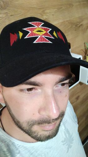 Мариян Б. review of Унисекс шапка бродирана с шевица "Канатица" image 1 out of 1