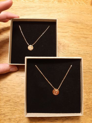 Customer photo review of Gold Dipped Lineart Love Halskette