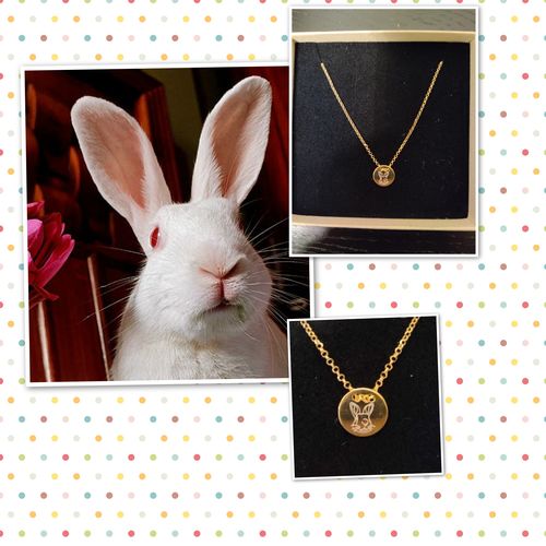 Customer photo review of Gold Dipped Lineart Love Halskette