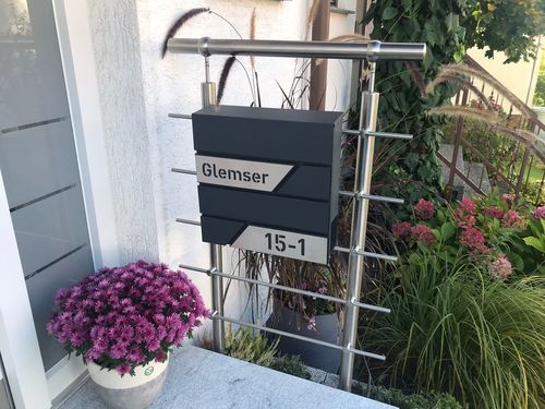 Customer photo review of AlbersDesign Briefkasten B1 anthrazit (RAL7016) personalisiert mit Edelstahl-Schildern