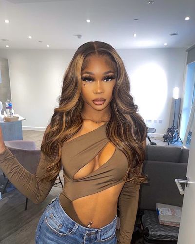 Customer photo review of Ombre Blonde Highlights 13×4 HD Transparent Lace