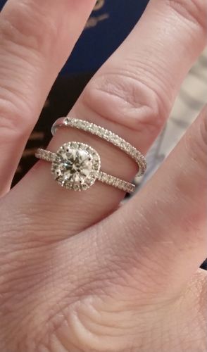 Customer photo review of 0.75-1.90 CT Round Cut Natural Diamonds - Engagement Ring