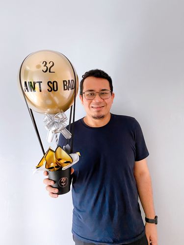 Customer photo review of 18inch Clear Bubble with Metallic Gold Insert Hot Air Bouquet