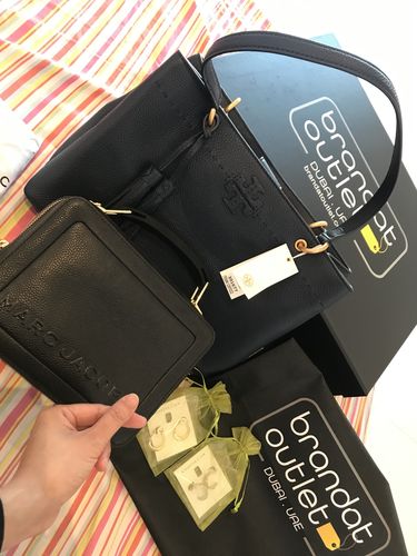 Customer photo review of Tory Burch Leather Handbag McGraw , Navy 49194-403