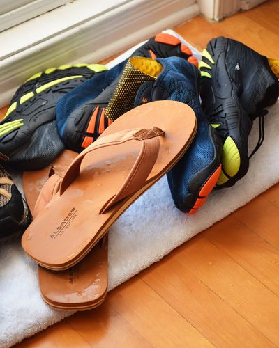 Customer photo review of MEN'S CLOUD COZY FLIP FLOPS
