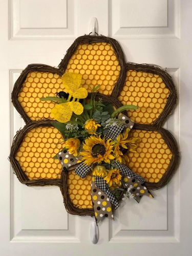 Customer photo review of Honeycomb Door Hanger WK-014