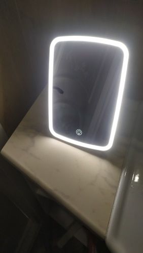 Customer photo review of The Eye Makeup LED Light Portable Mirror