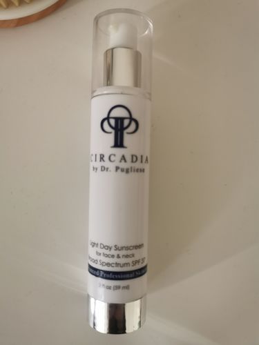 Customer photo review of Light Day Sunscreen Broad Spectrum Spf 37