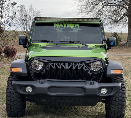 Customer photo review of Shark Grille - Glossy Black for 18-21 Jeep Wrangler JL & Gladiator JT