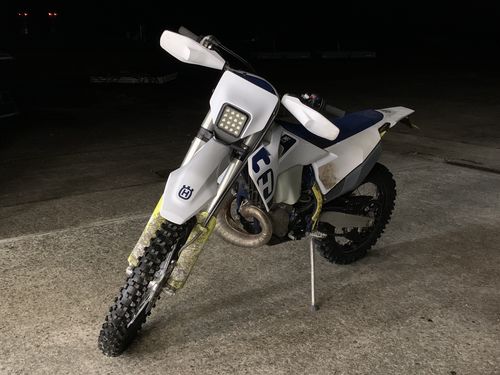 Customer photo review of 2020 - 2021 HUSQVARNA WHITE SUPER BRIGHT LED HEADLIGHT 4800 LUMENS FE TE HUSKY