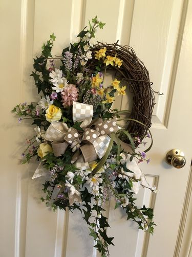 Customer photo review of 16" Oval Grapevine Wreath