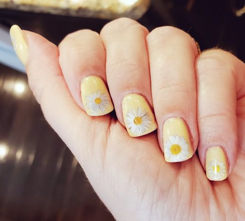 Customer photo review of White Daisy Flower Nail Art Stickers (7 Designs)