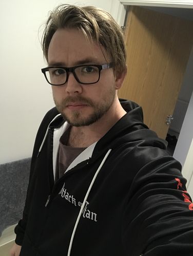 Customer photo review of Shingeki No Kyojin Unisex Zipped Hoodie