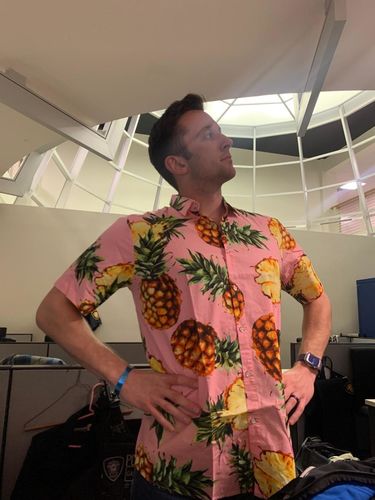 Customer photo review of Chemise en coton pour hommes Pineapple Holiday