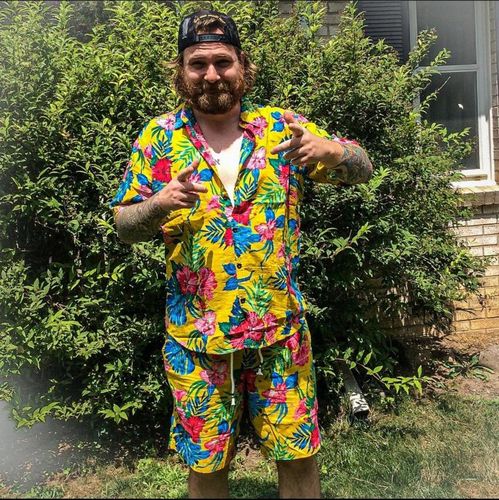 Customer photo review of Chemises et shorts hawaïens boutonnés décontractés à fleurs pour hommes