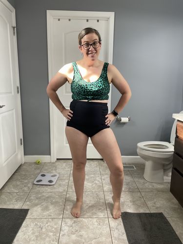 Customer photo review of Traveler Top | Green Leopard Print
