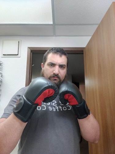 Customer photo review of Ultimate Boxing Gloves - Boxing Mitts for Oculus Quest, Quest 2, Rift S, and Valve Index