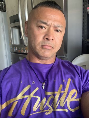 Customer photo review of I Am The Hustle L.A. Gold Graffito - Purple Shirt