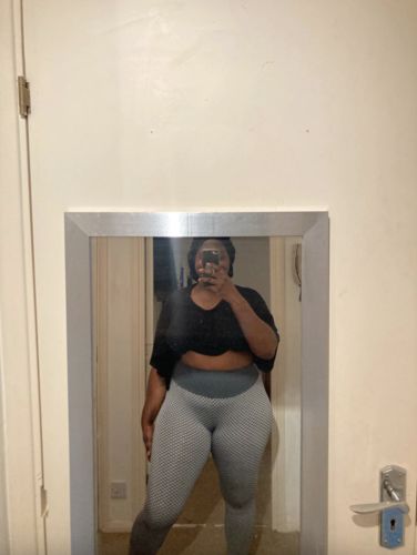 Customer photo review of MadisonPeach Leggings