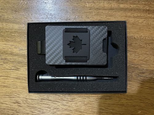 Customer photo review of Carbon Fiber 3K matte Slim Wallet