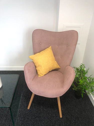Customer photo review of Fauteuil scandinave capitonné dossier confortable avec accoudoirs en tissu rose - KAS PINK FABRIC