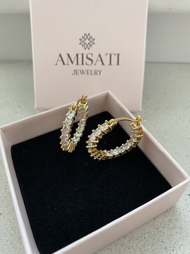 Customer photo review of Icey Ohrringe