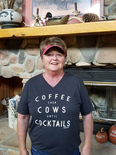 Customer photo review of "Don't Be Like The Rest Of Them Darlin'" Graphic Tee in Camel
