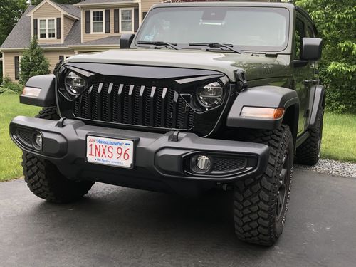 Customer photo review of Vader Grille w/ Mesh - Glossy Black for 18-21 Jeep Wrangler JL & Gladiator JT | In stock on May 20