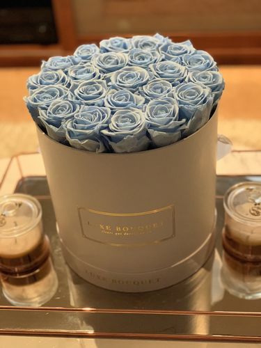 Customer photo review of Grand Luxe Bouquet Box - Sky Blue