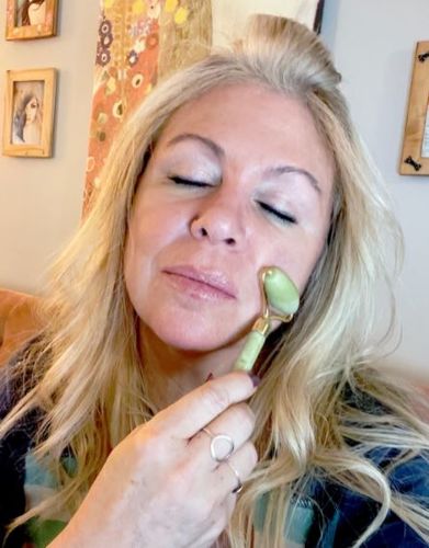 Customer photo review of The De-Puffing Facial Roller